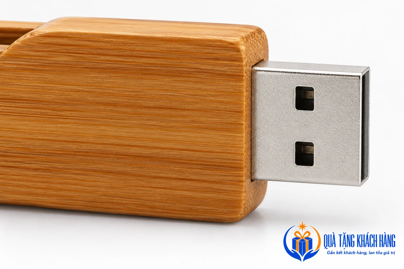 Góc cận đầu cắm và phần thân gỗ UGV 007