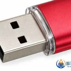 Góc cận đầu cắm và viền nối thân đỏ UKV 024